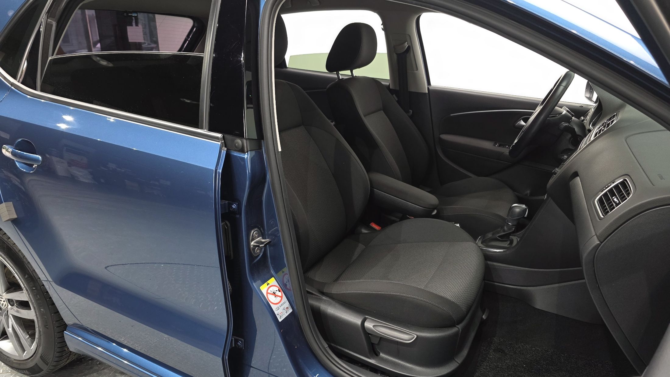 VOLKSWAGEN POLO 2015