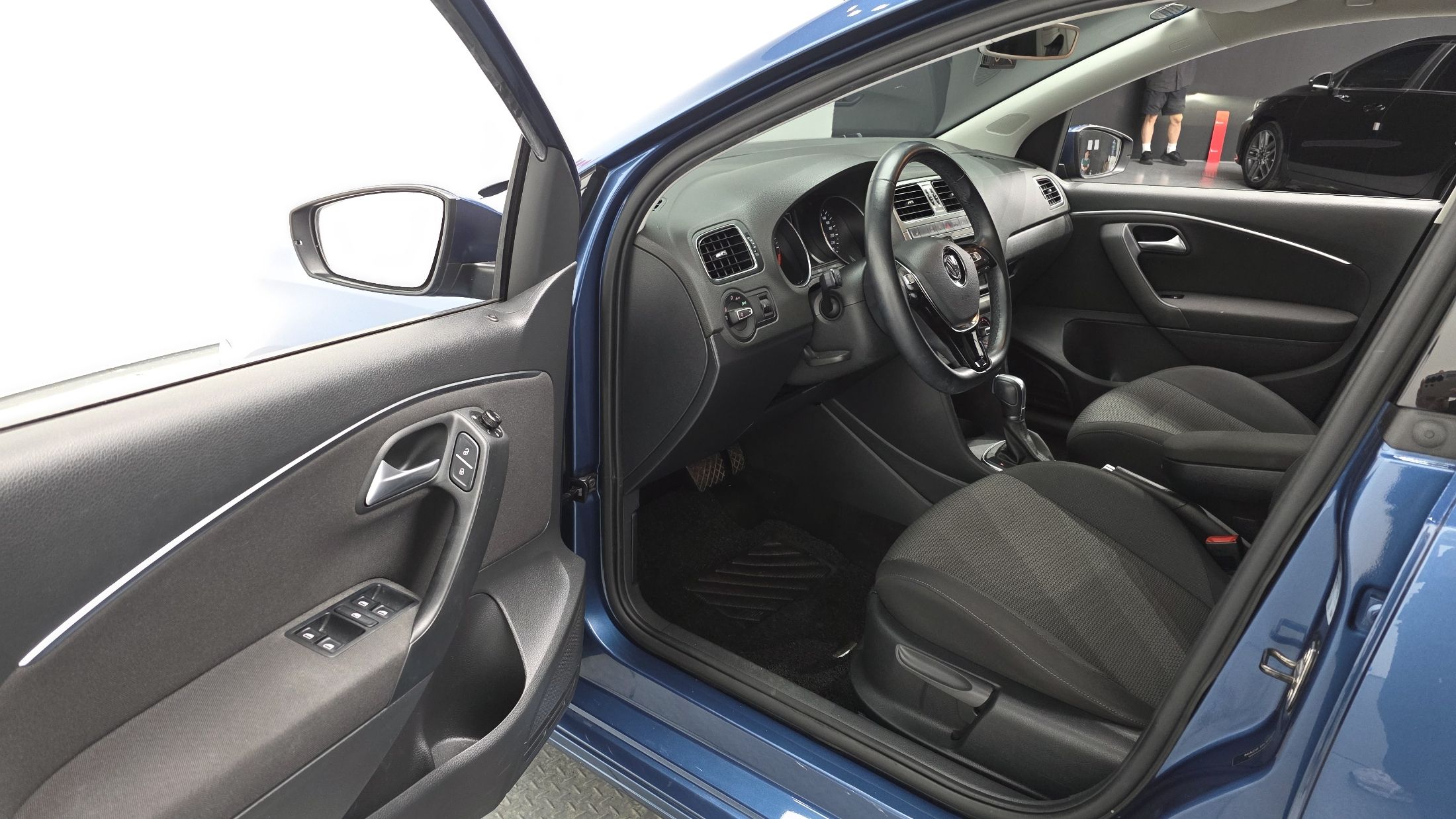 VOLKSWAGEN POLO 2015
