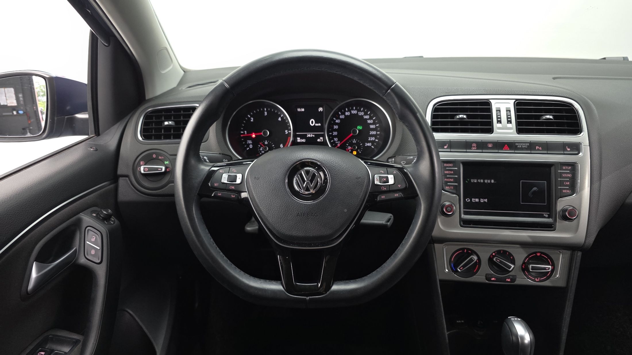 VOLKSWAGEN POLO 2015