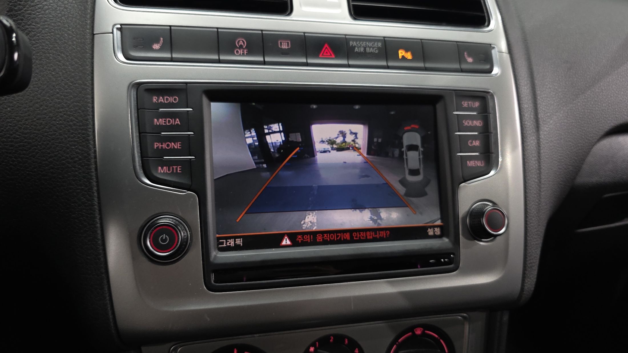 VOLKSWAGEN POLO 2015