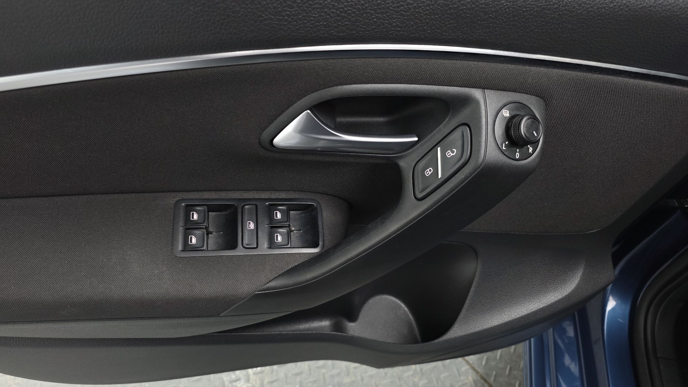 VOLKSWAGEN POLO 2015