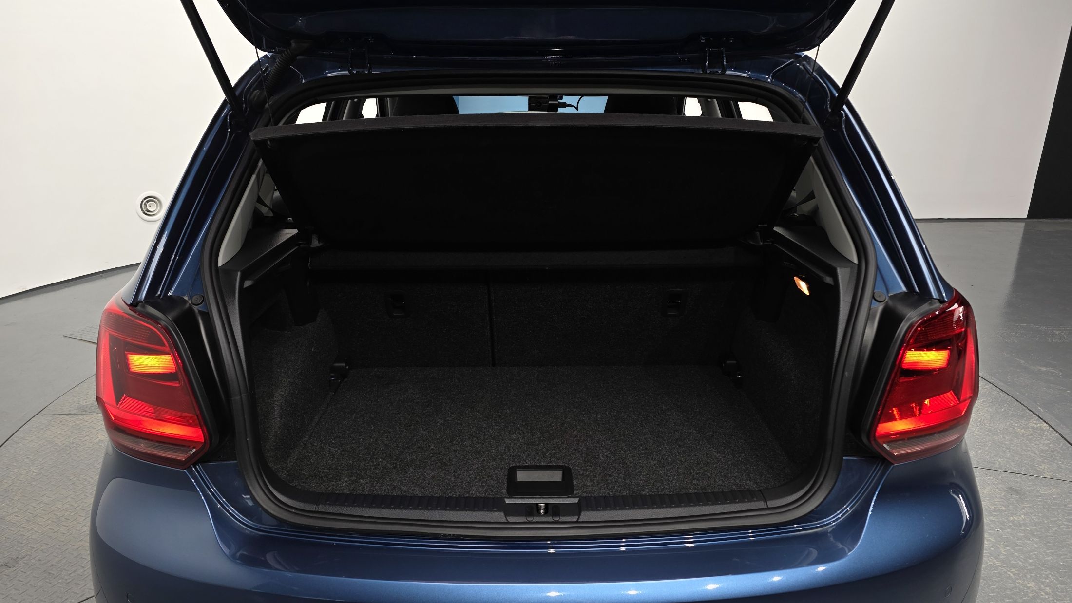 VOLKSWAGEN POLO 2015