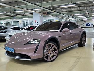 PORSCHE TAYCAN 2023