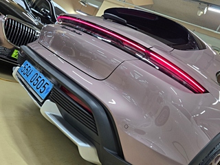 PORSCHE TAYCAN 2023