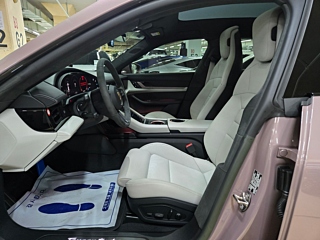PORSCHE TAYCAN 2023