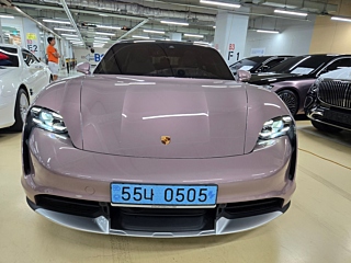 PORSCHE TAYCAN 2023