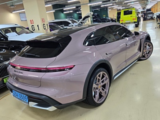PORSCHE TAYCAN 2023