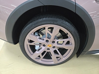 PORSCHE TAYCAN 2023