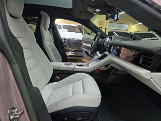 PORSCHE TAYCAN 2023