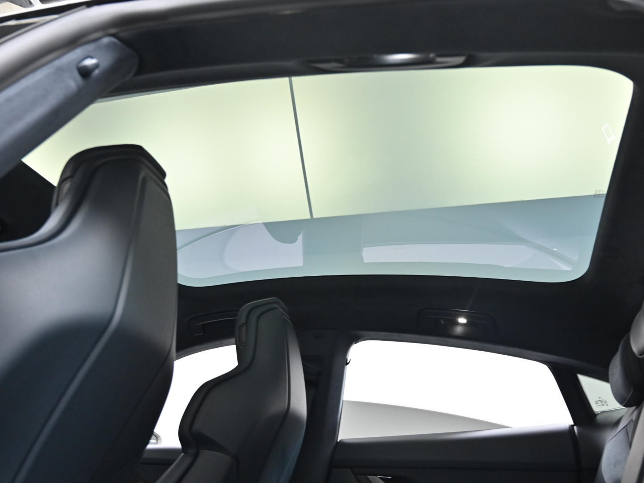 PORSCHE TAYCAN 2024