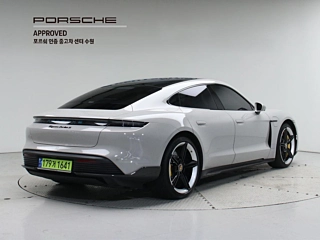 PORSCHE TAYCAN 2024