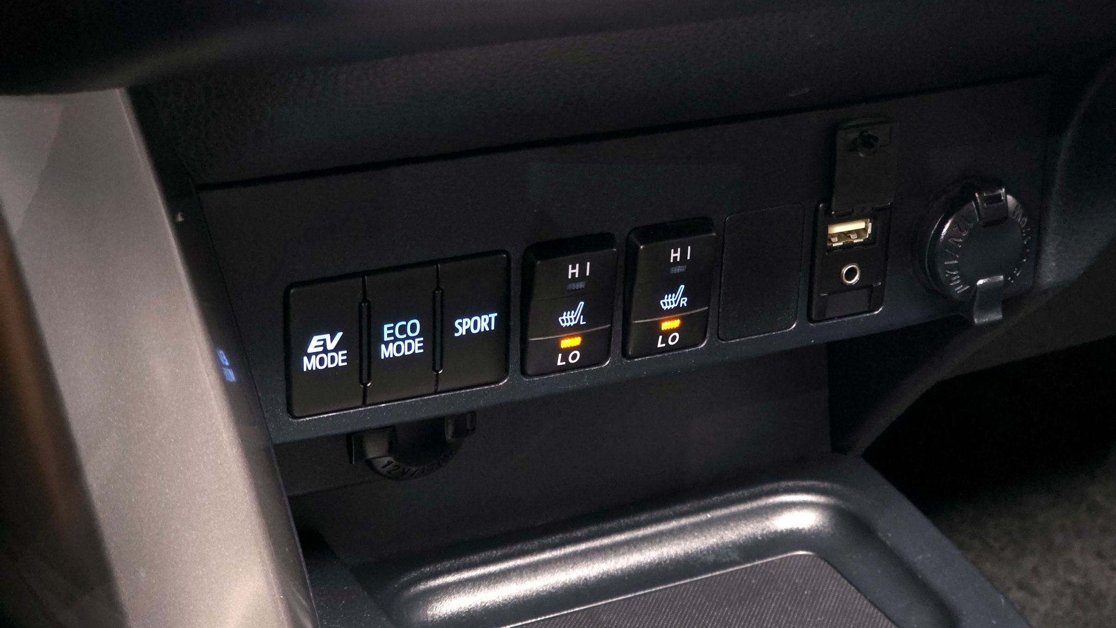 TOYOTA RAV4 2018