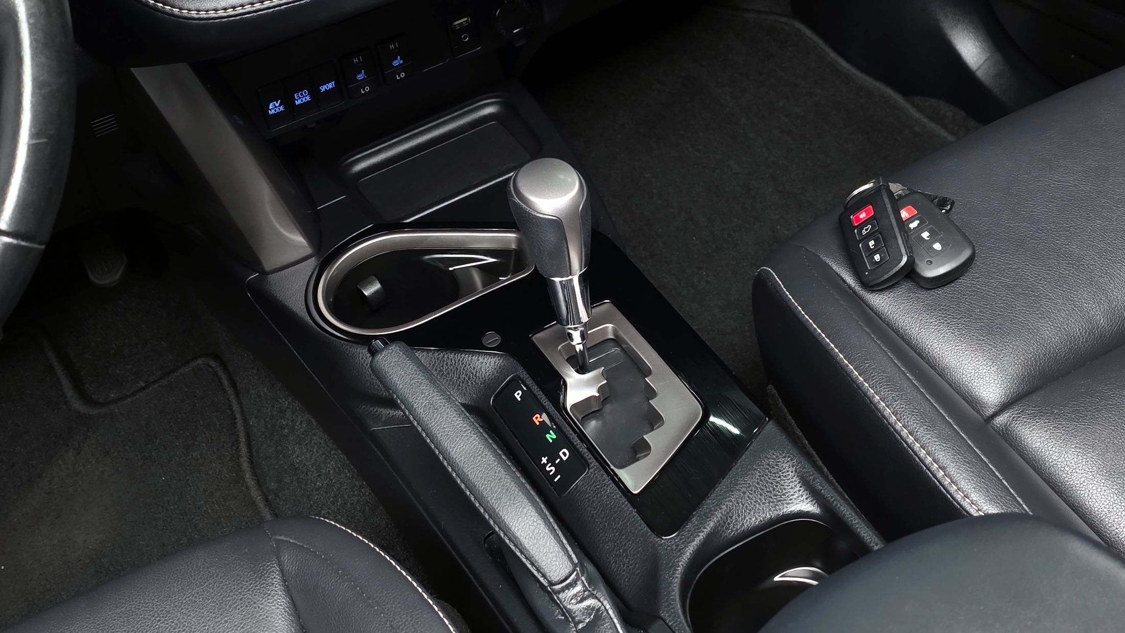 TOYOTA RAV4 2018