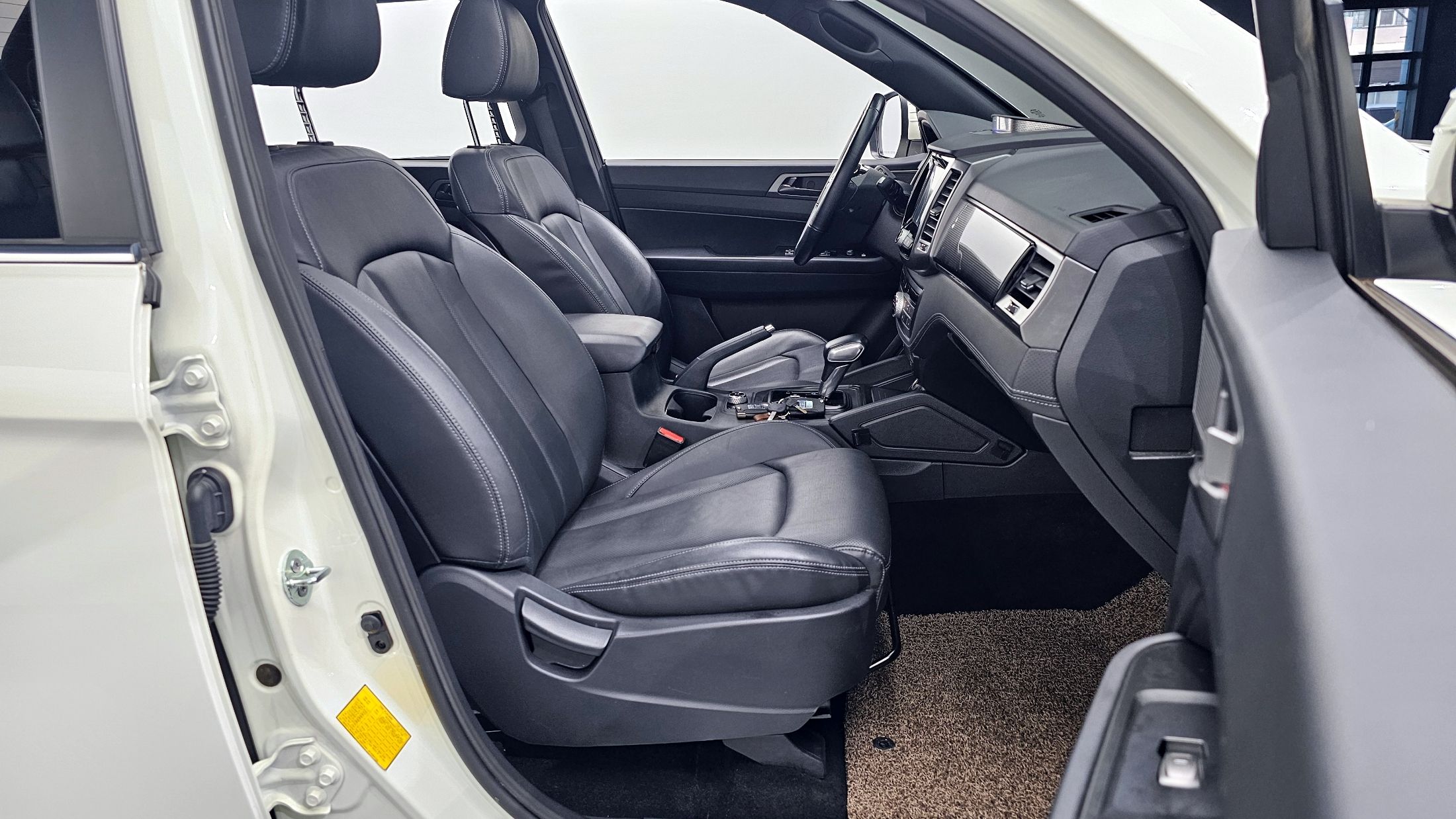 SSANGYONG REXTON SPORTS CAR 2021