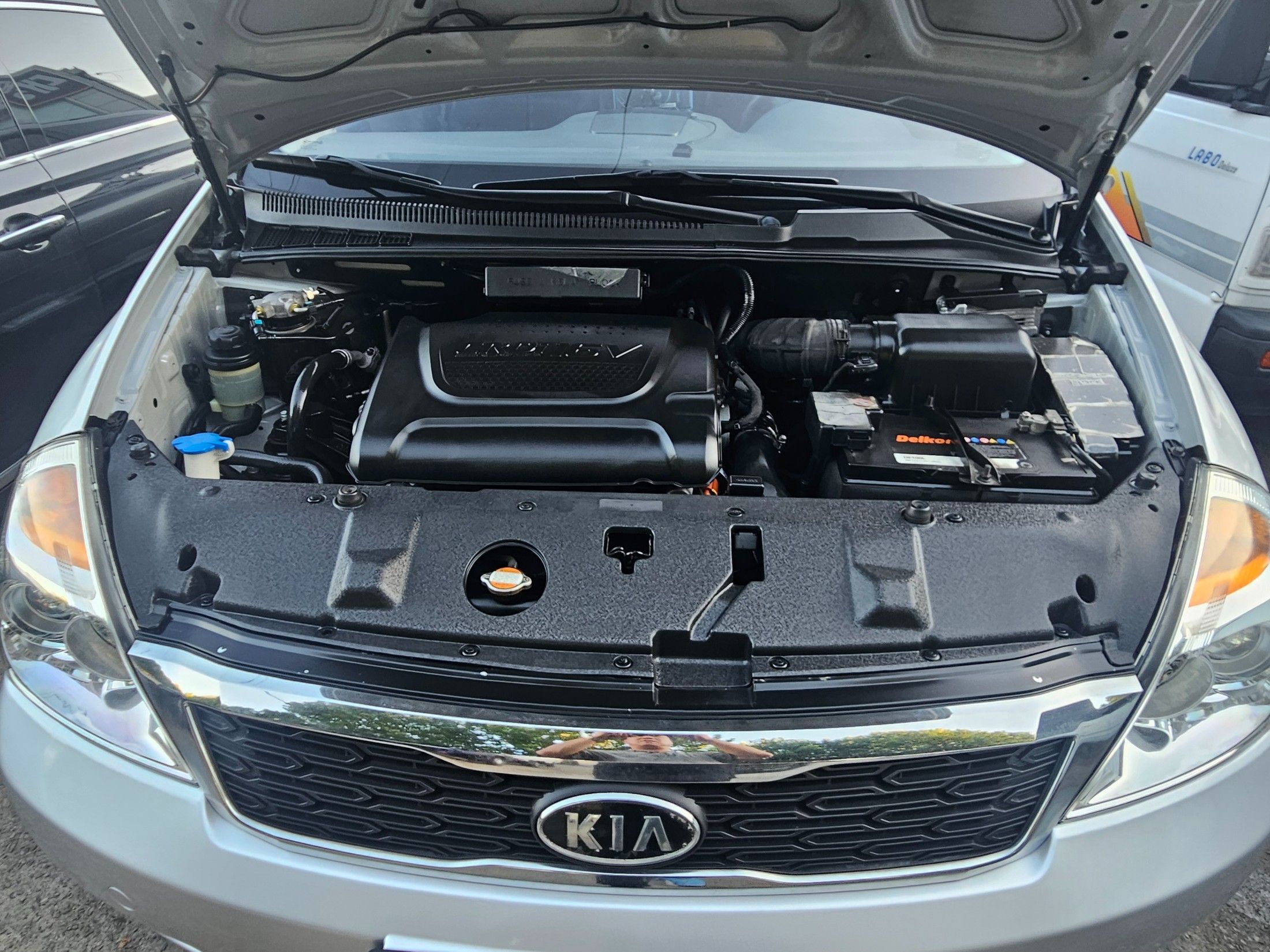 KIA CARNIVAL R 2012