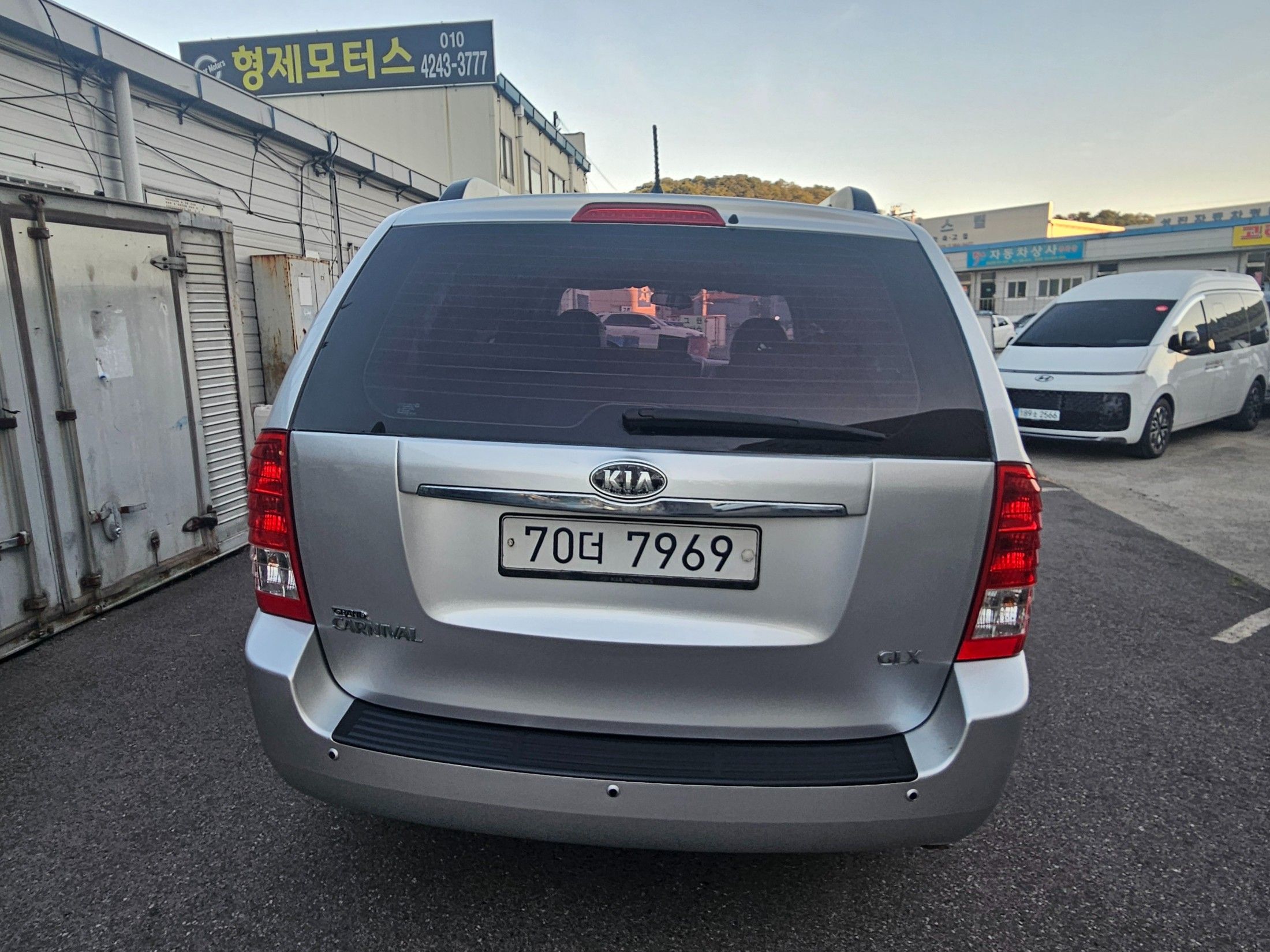 KIA CARNIVAL R 2012
