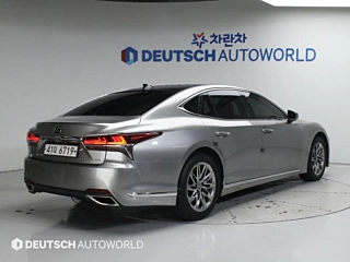 LEXUS LS500 2018