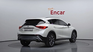 Заказать INFINITI QX30