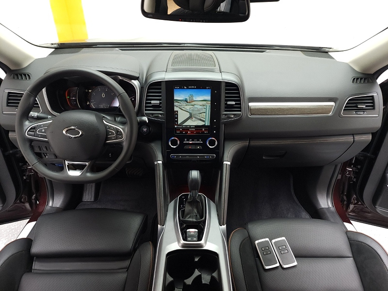 SAMSUNG QM6 2022