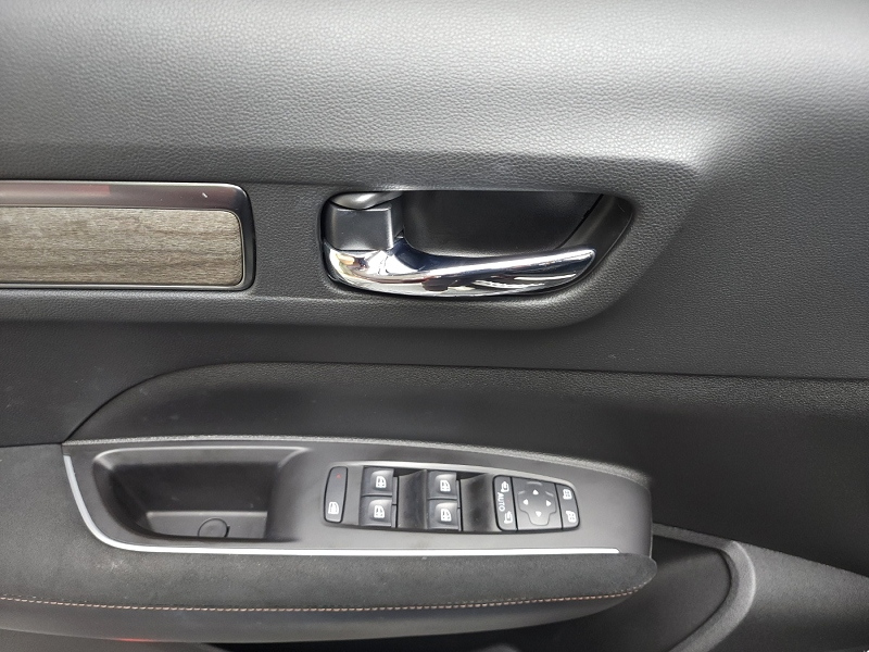 SAMSUNG QM6 2022