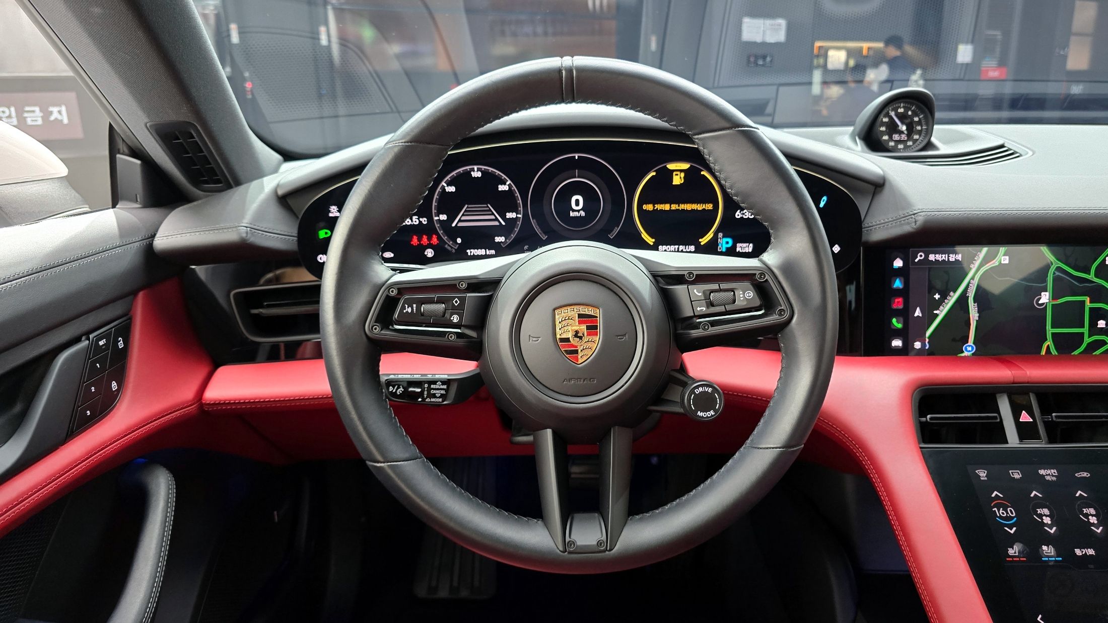 PORSCHE TAYCAN 2024
