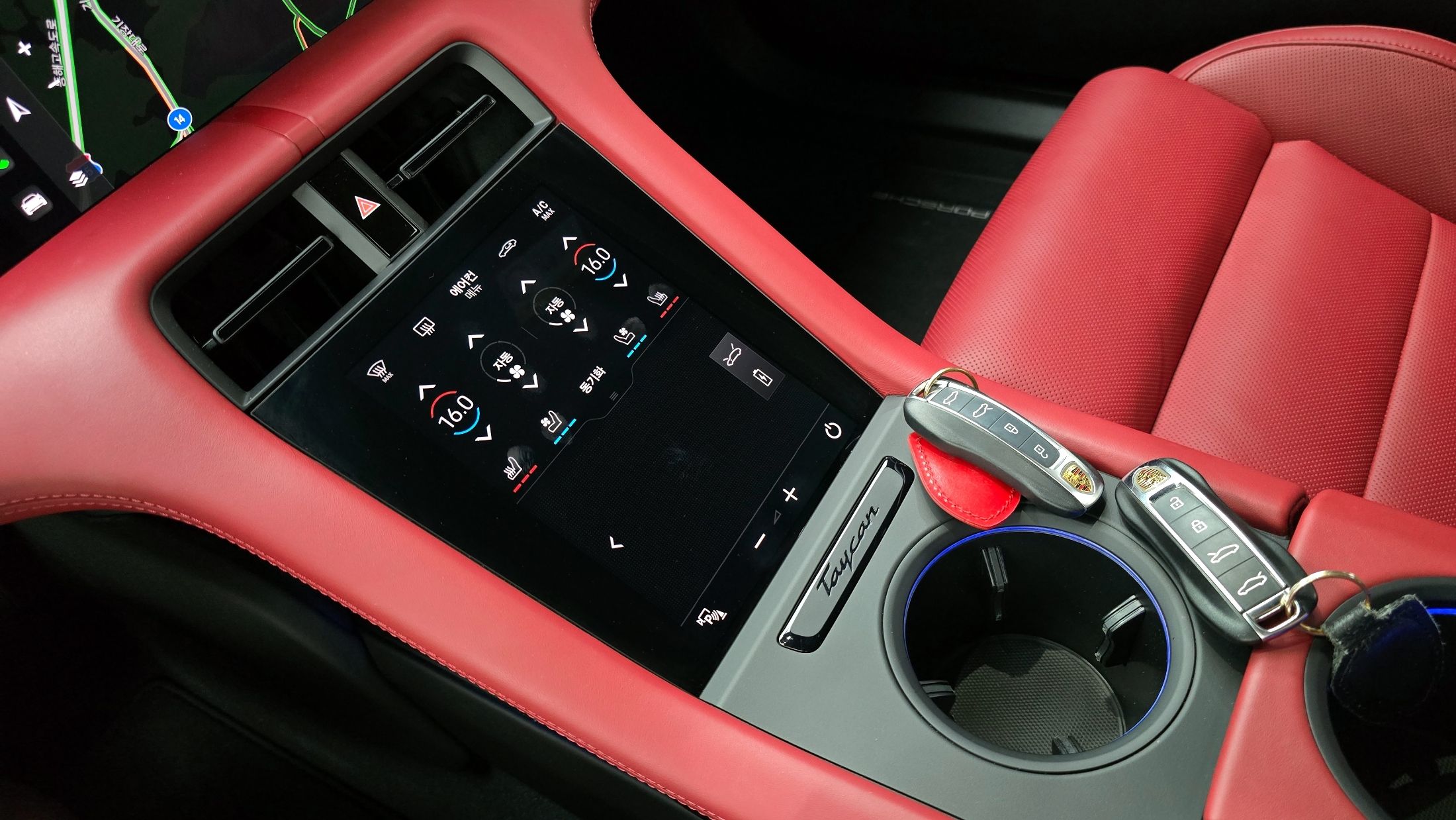 PORSCHE TAYCAN 2024