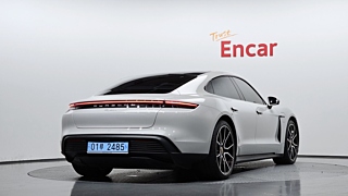 PORSCHE TAYCAN 2024