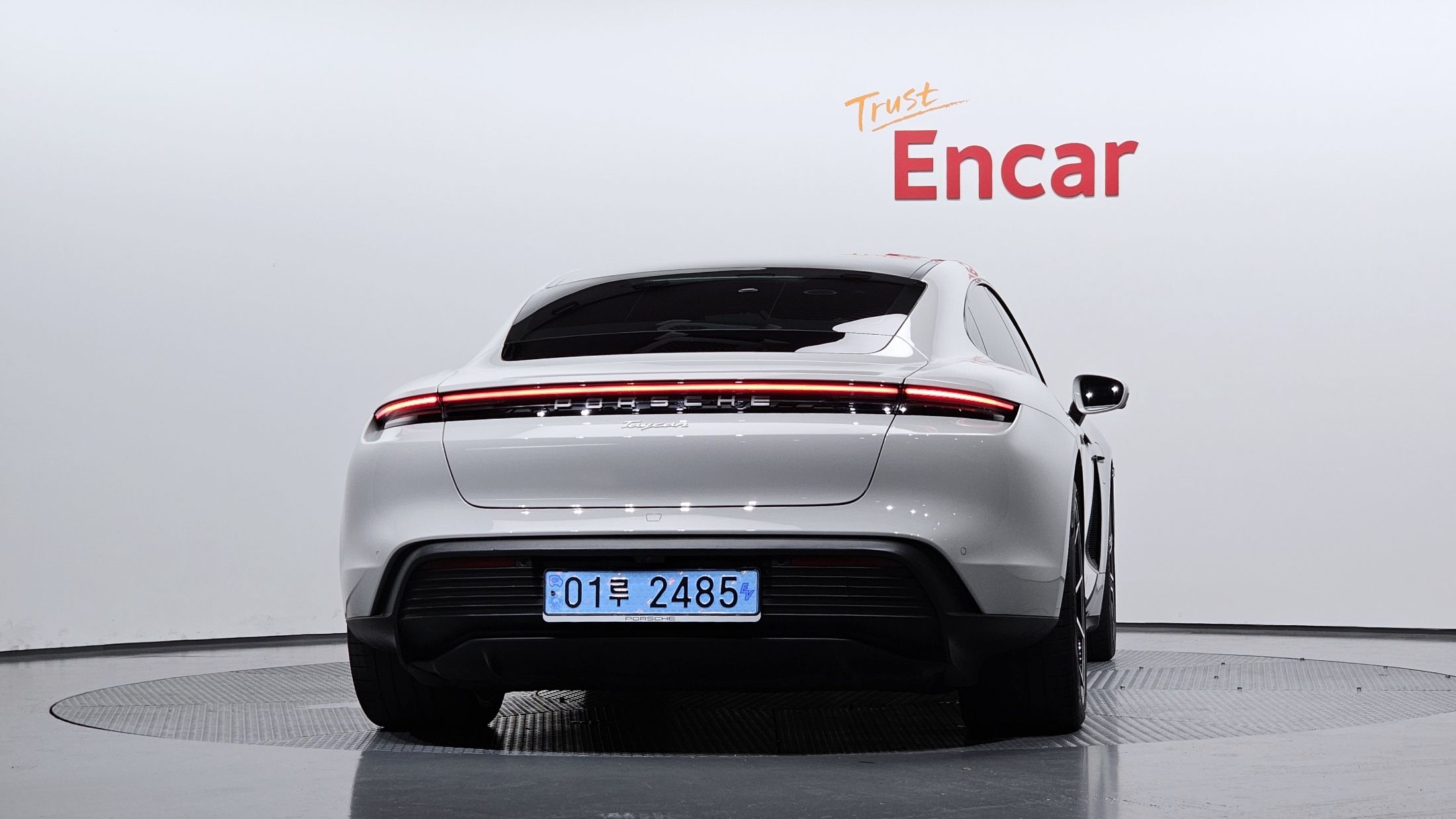 PORSCHE TAYCAN 2024