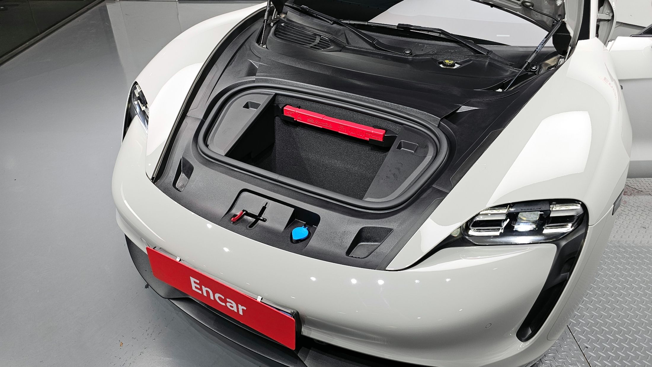 PORSCHE TAYCAN 2024