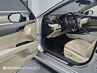 TOYOTA CAMRY XV70  2.5 XLE Hybrid 2021