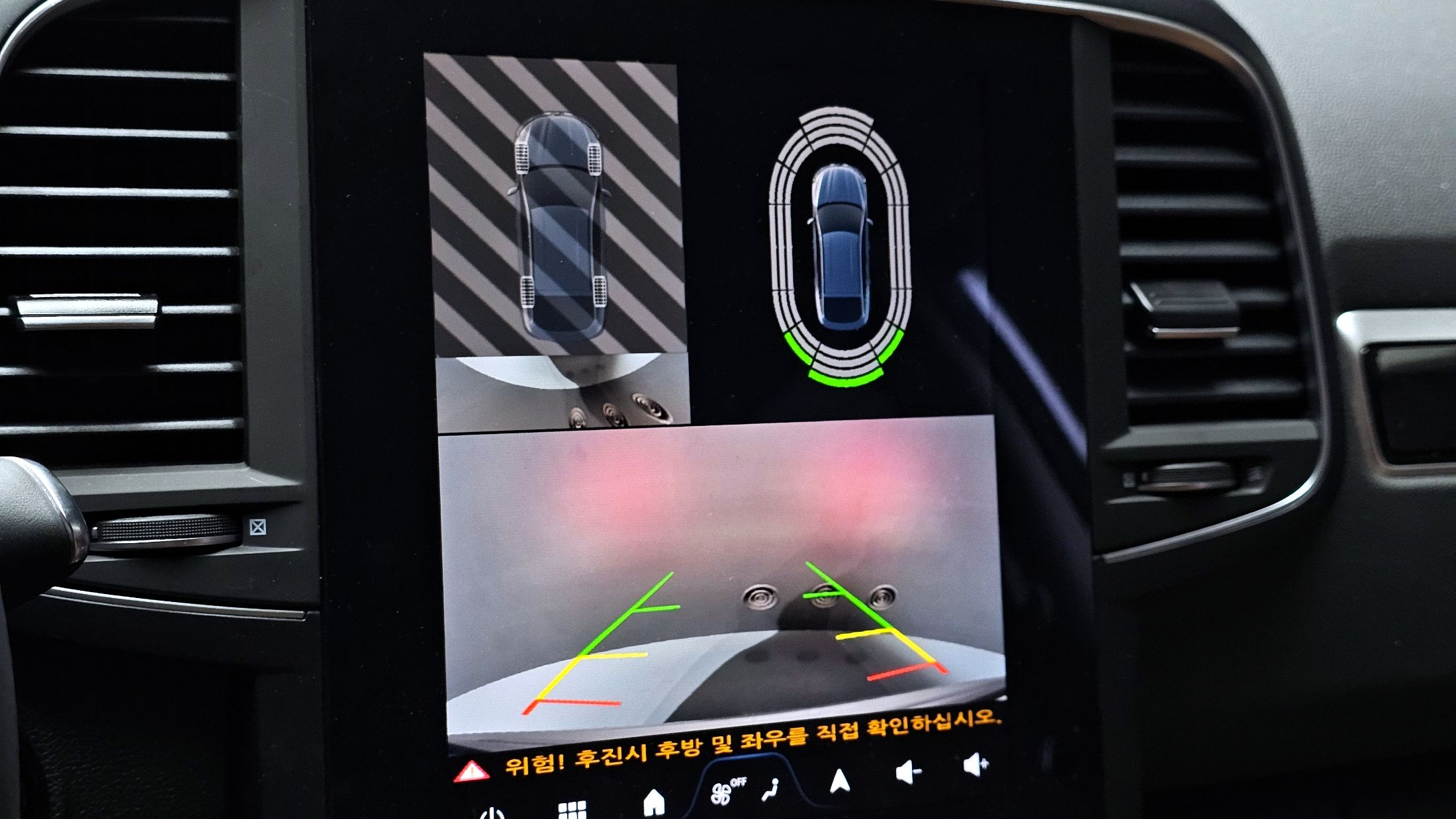 SAMSUNG QM6 2024