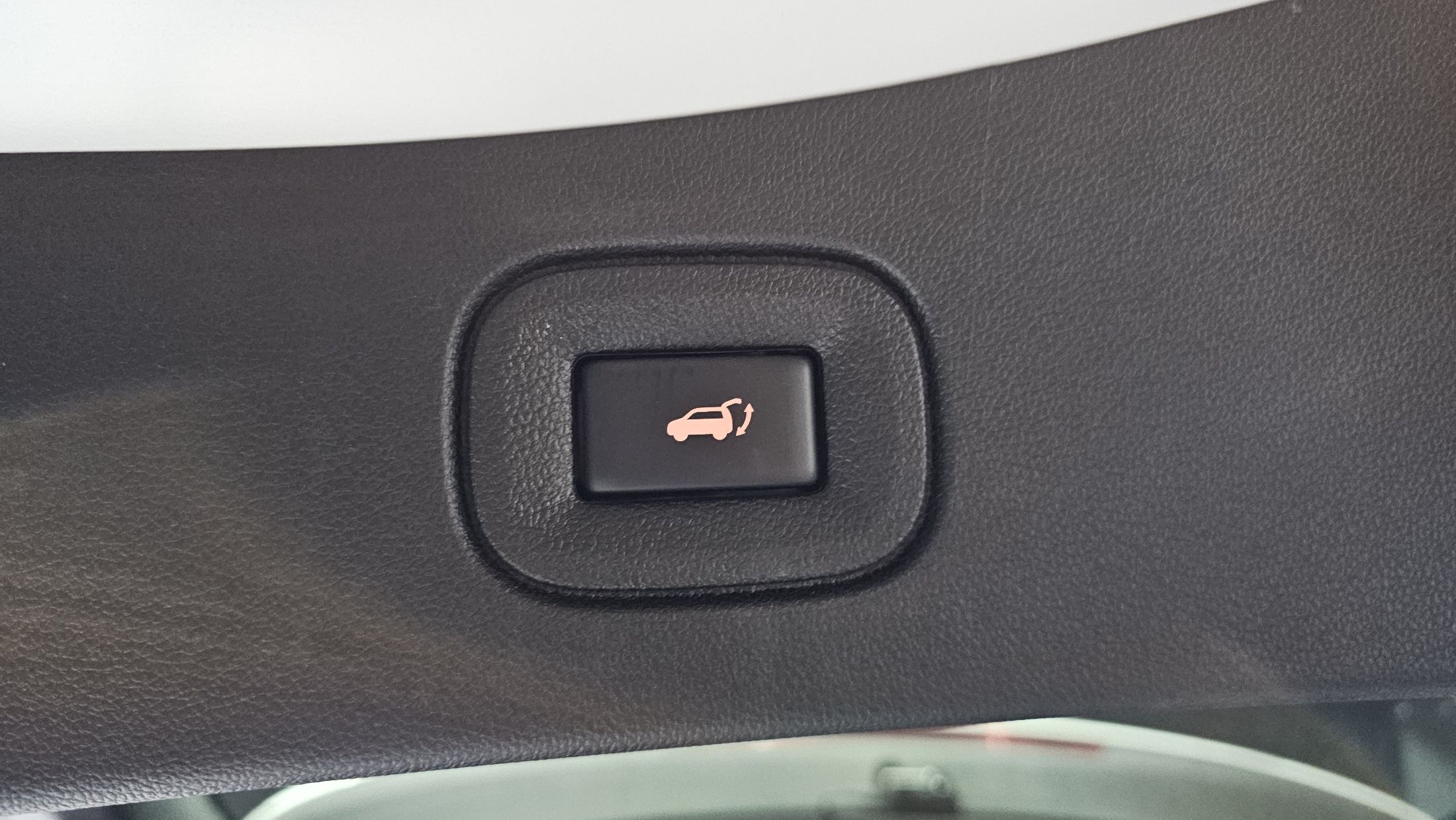 SAMSUNG QM6 2024