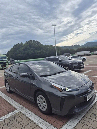 TOYOTA PRIUS 2019