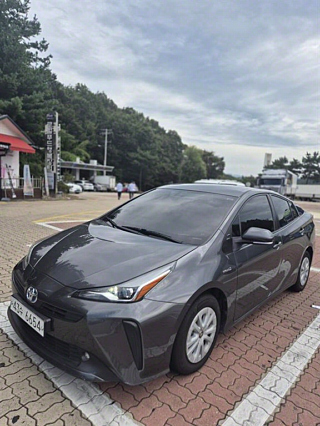 TOYOTA PRIUS 2019