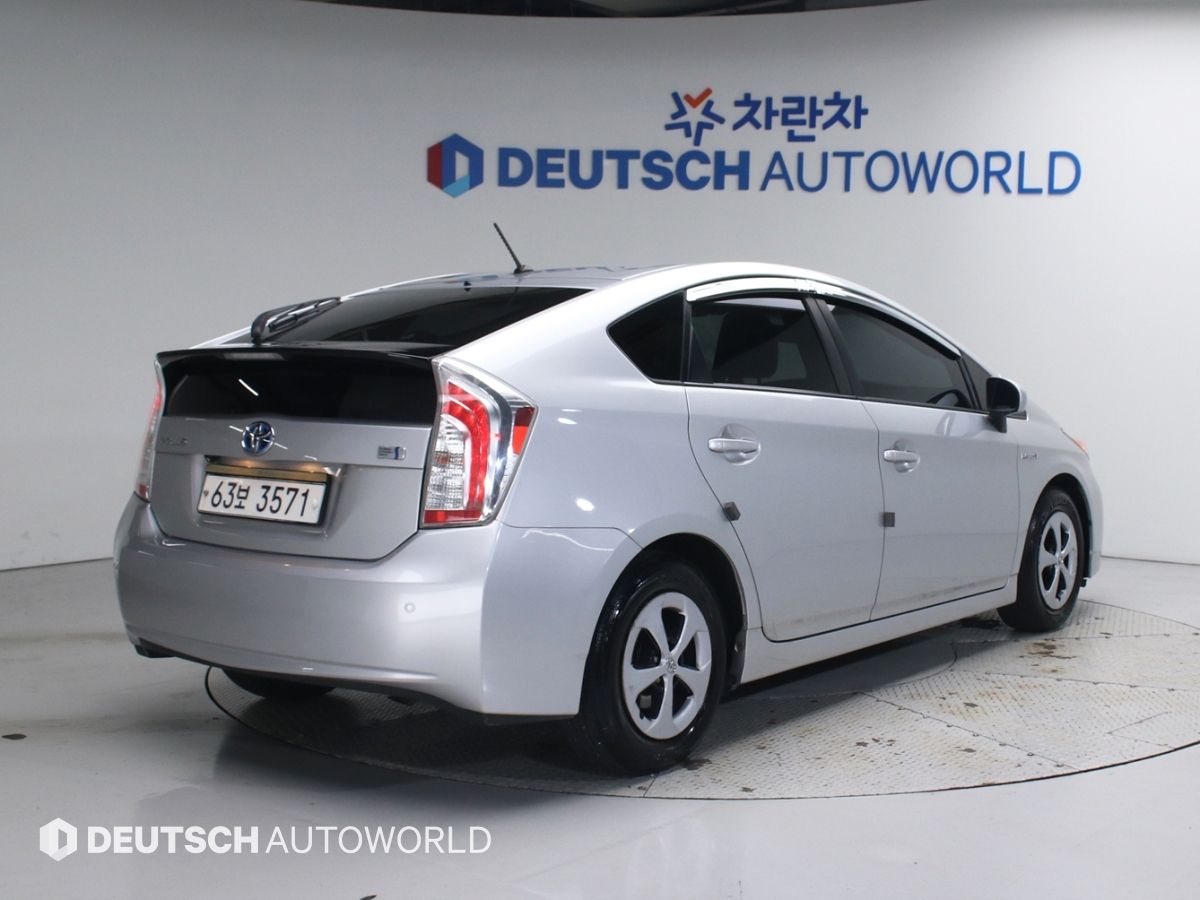 TOYOTA PRIUS 2013