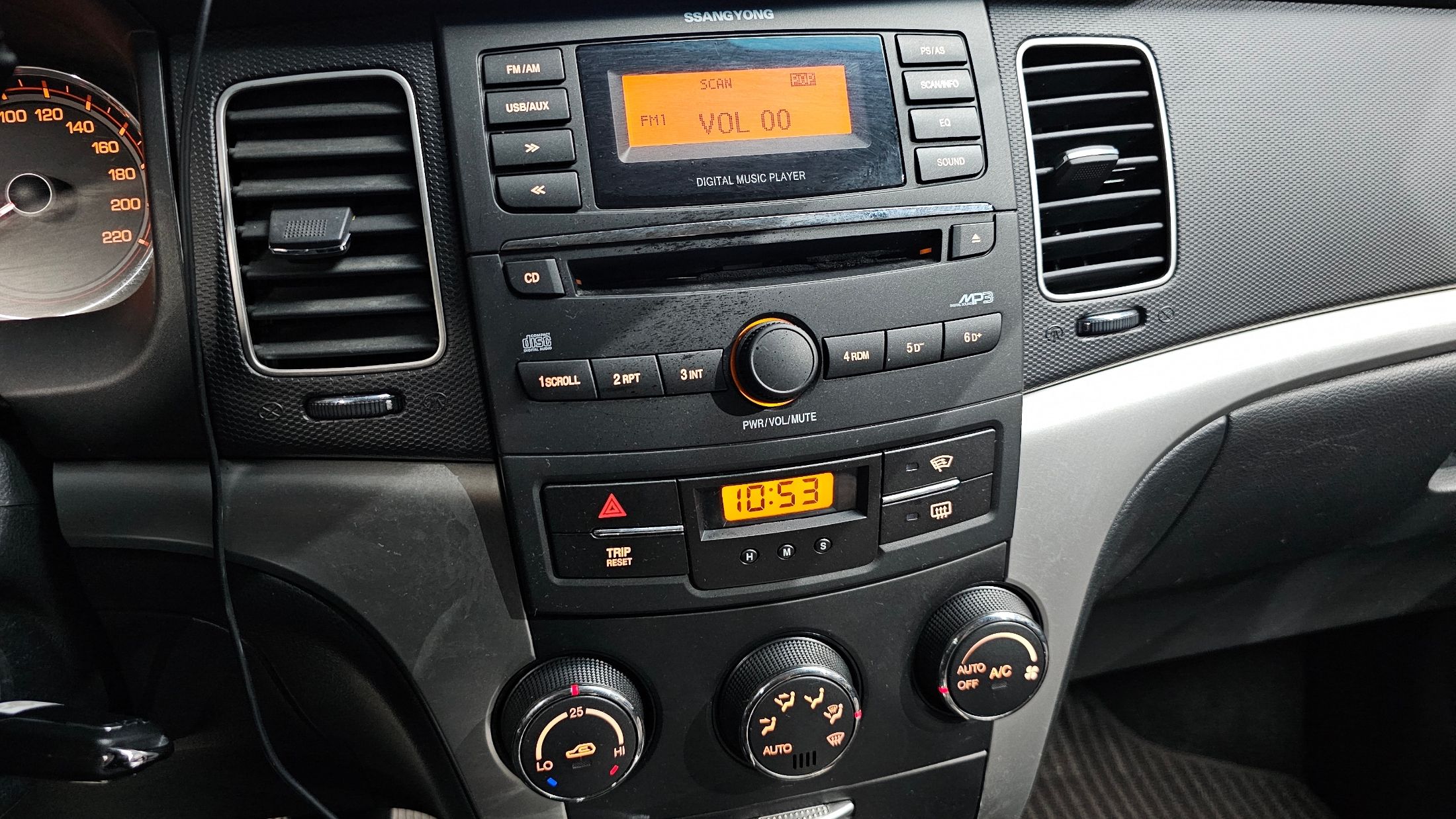 SSANGYONG KORANDO C 2012