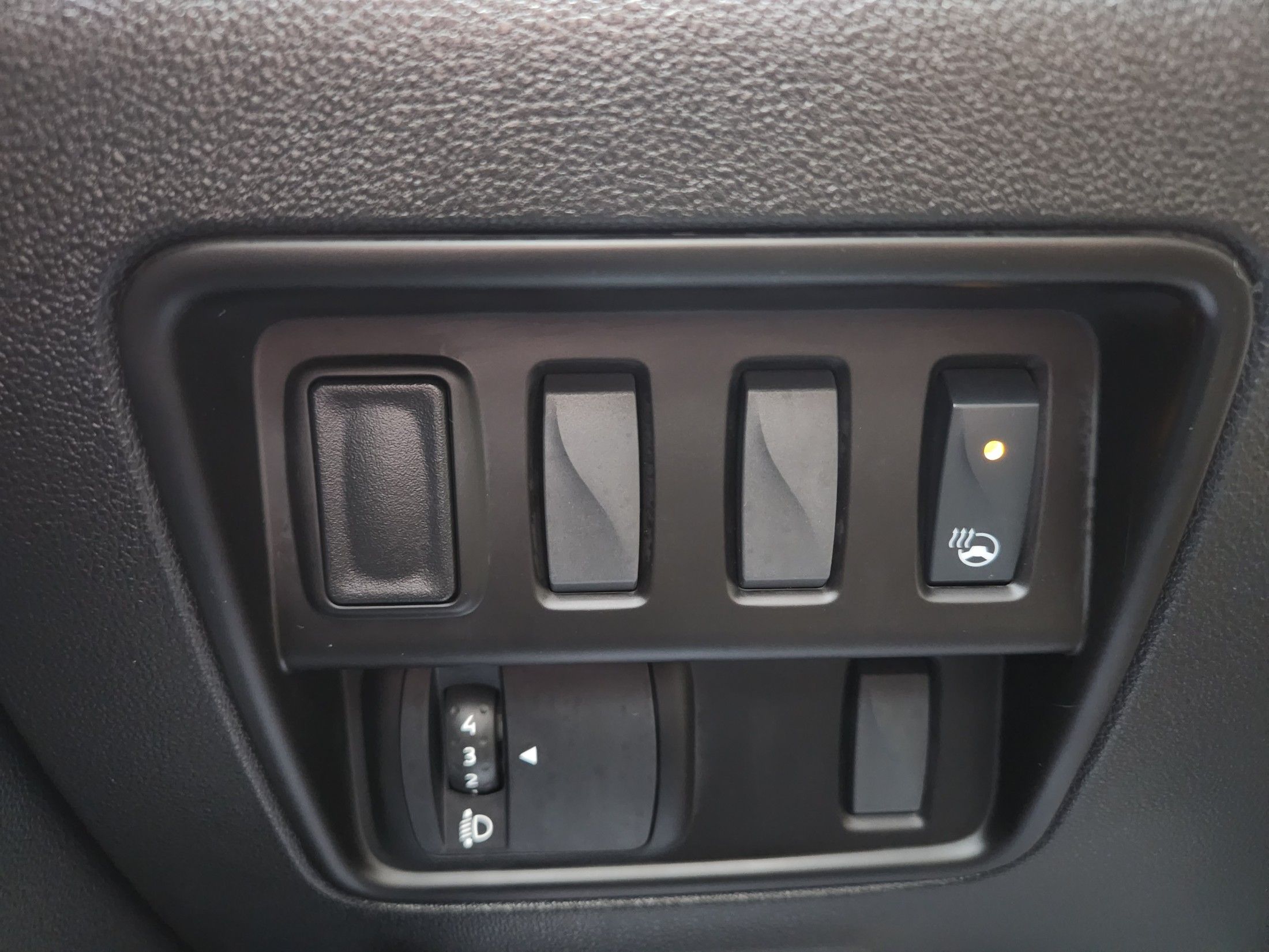 SAMSUNG QM6 2022
