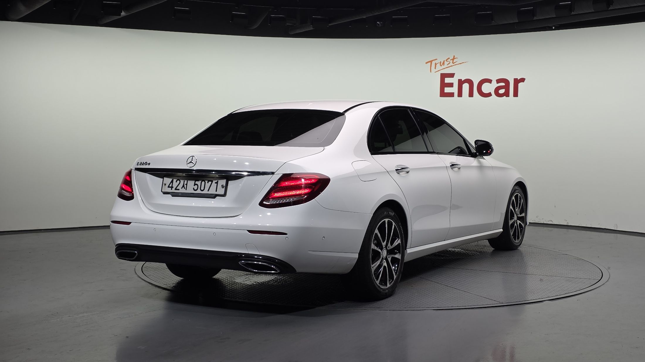 MERCEDES BENZ E-CLASS W213 2017