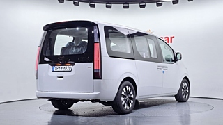 HYUNDAI STARIA 2025