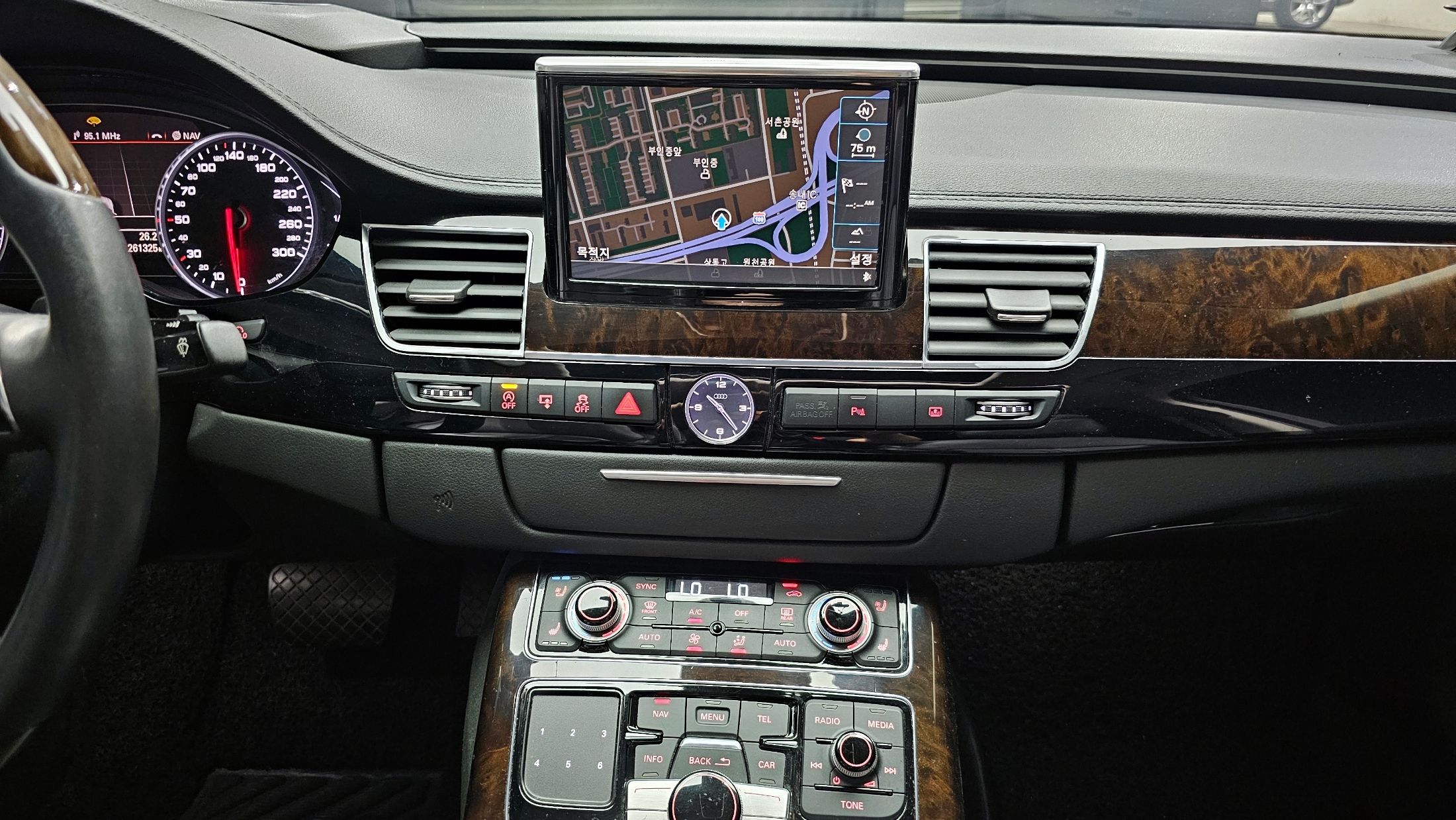 AUDI A8 2014