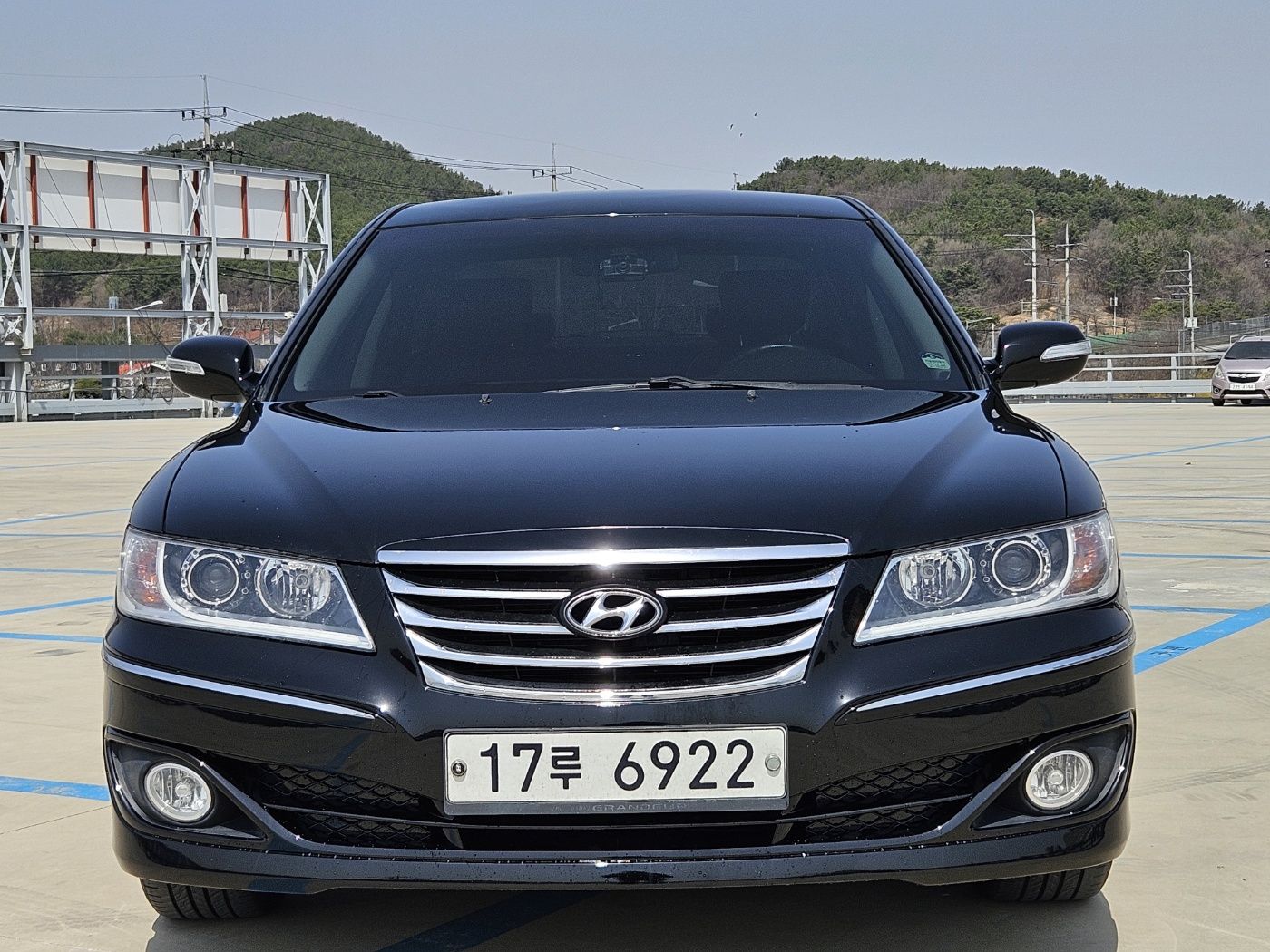 HYUNDAI GRANDEUR THE LUXURY 2011