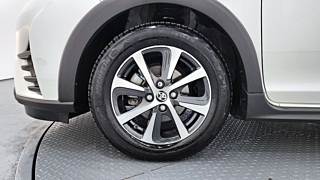 TOYOTA PRIUS C 2020
