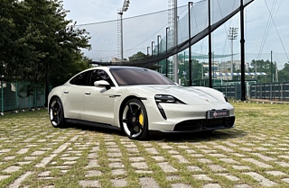 PORSCHE TAYCAN 2021