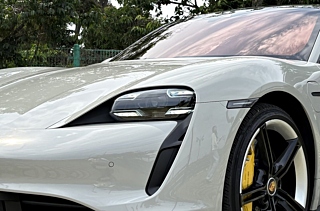 PORSCHE TAYCAN 2021