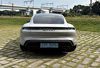 PORSCHE TAYCAN 2021