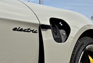 PORSCHE TAYCAN 2021