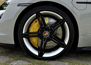 PORSCHE TAYCAN 2021