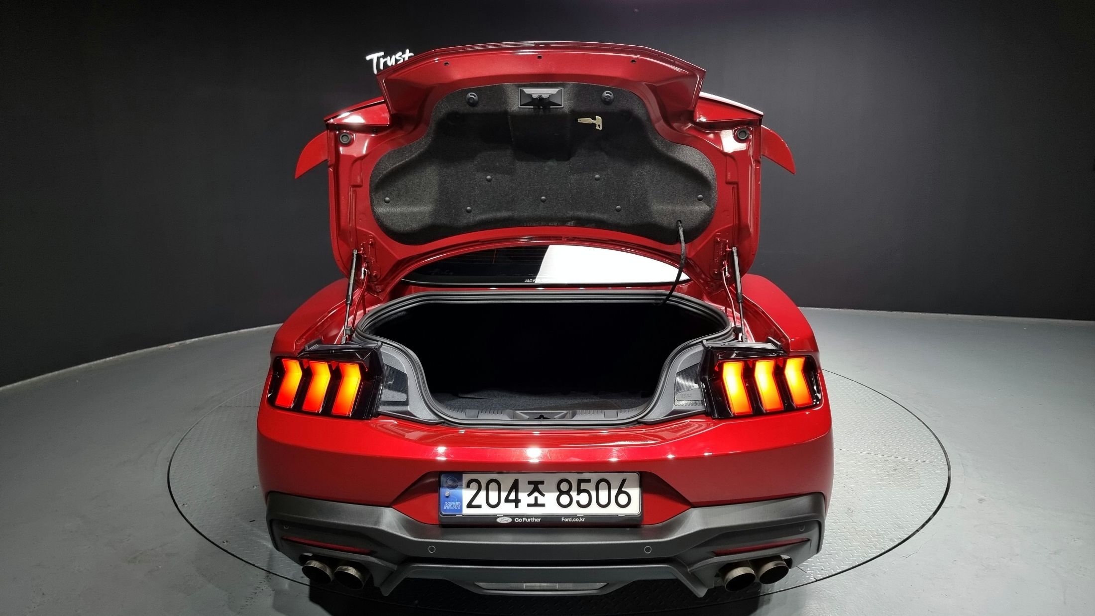 FORD MUSTANG