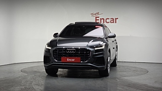 AUDI Q8 4M