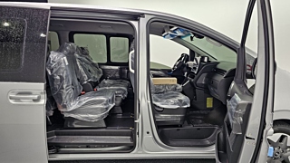 HYUNDAI STARIA 2025